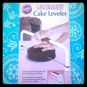 Wilton cake leveler